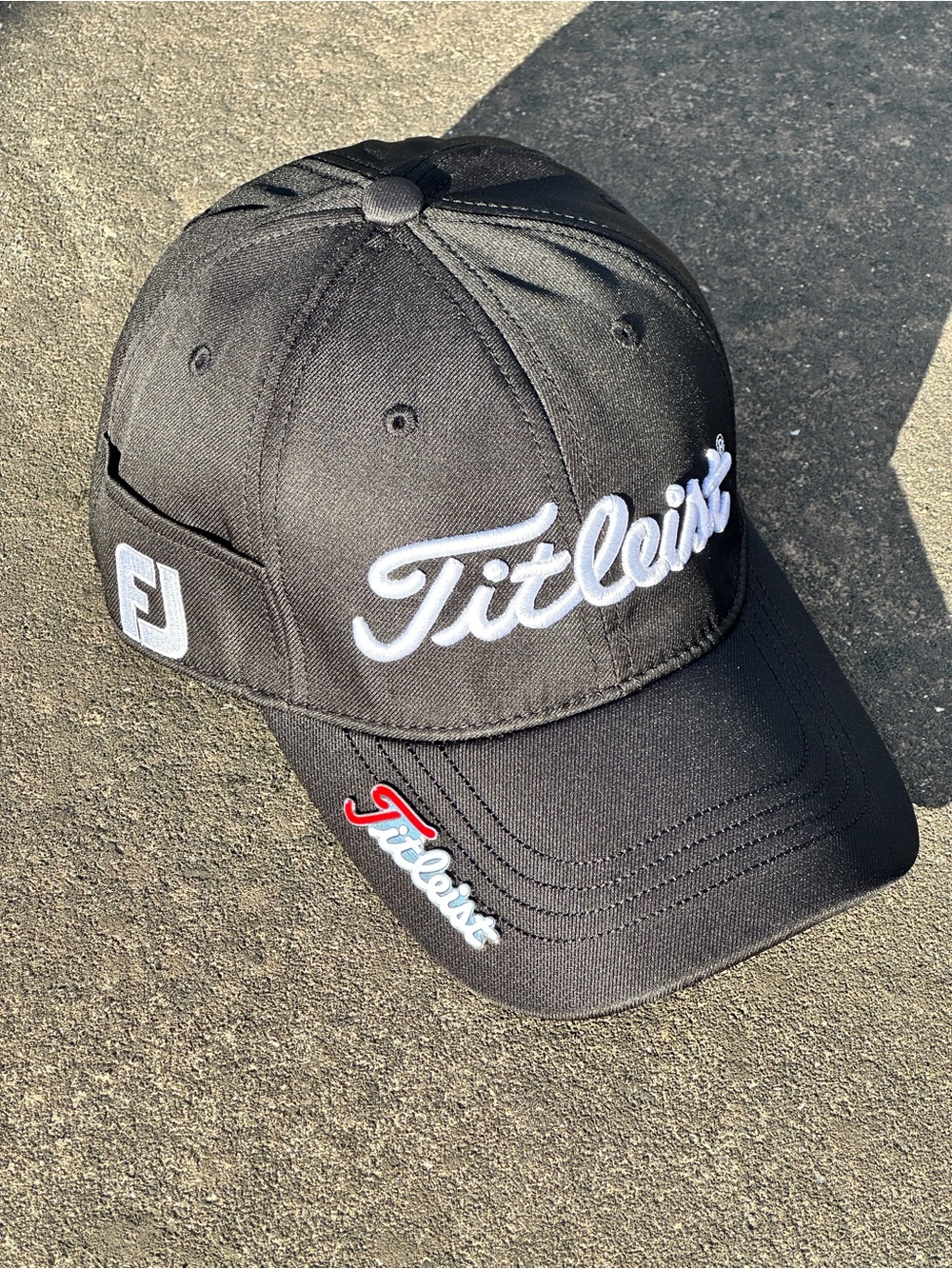 Titleist Men's Black Embroidered Golf Cap